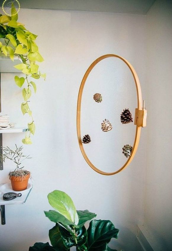 15 formas definitivas de utilizar los aros de bordar en la decoracin de tu casa, Guirnalda de pi as de hilo f cil