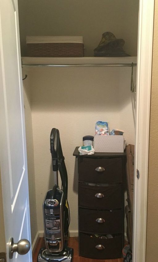 o armrio do corredor se transforma em um mini banheiro, ANTES