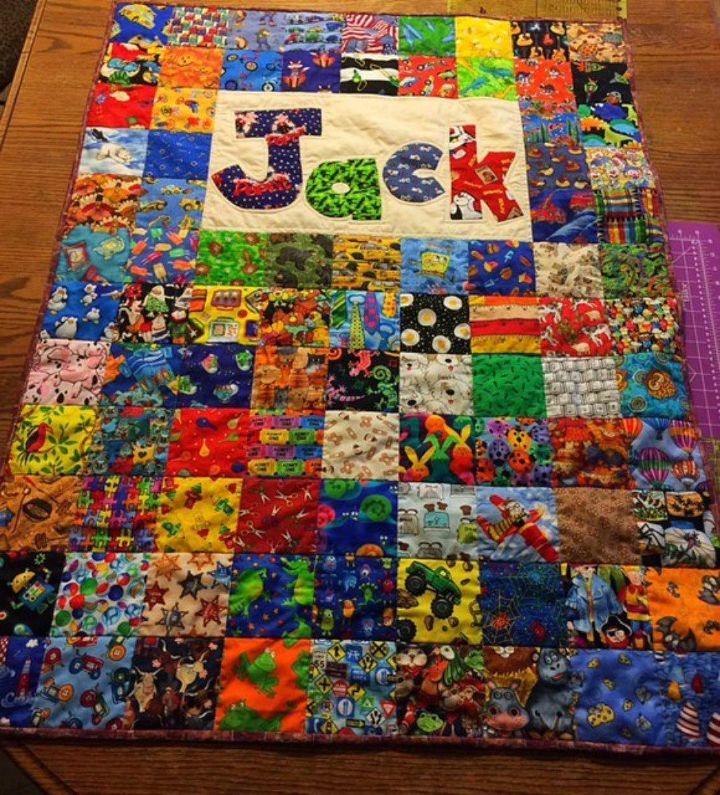 s 20 adorable baby gifts that will make people go oooh and ahhh, bedroom ideas, This I Spy personalized baby quilt