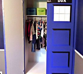 15 increbles ideas de decoracin de ciencia ficcin para el nerd de tu familia, Pinta las puertas del armario de tu hijo como la Tardis