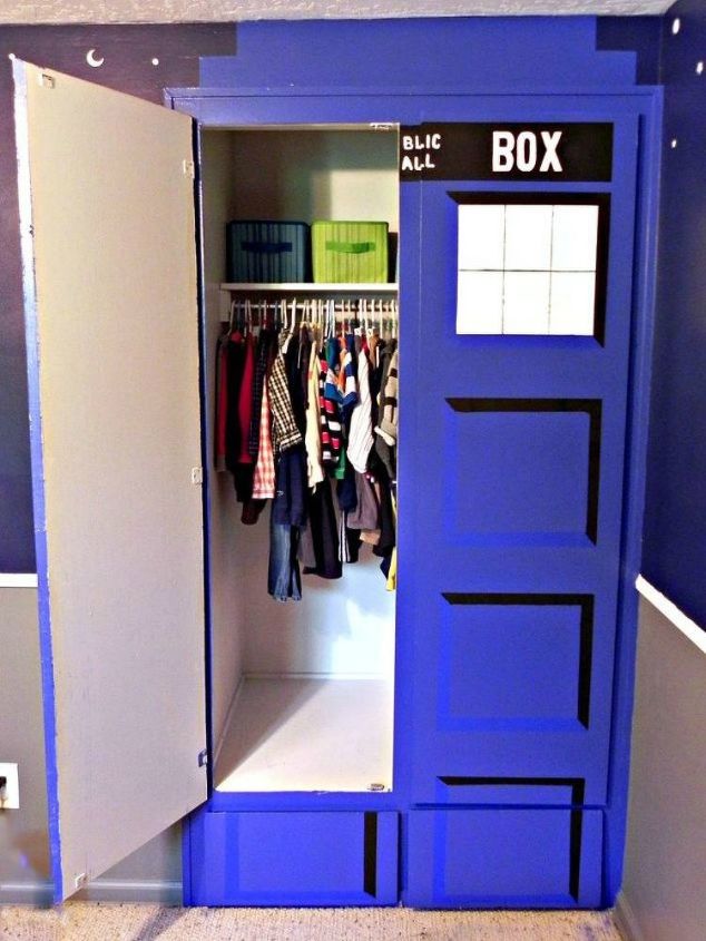 15 ideias incrveis de decorao de fico cientfica para o nerd da sua famlia, Guarda roupa de quarto DIY TARDIS