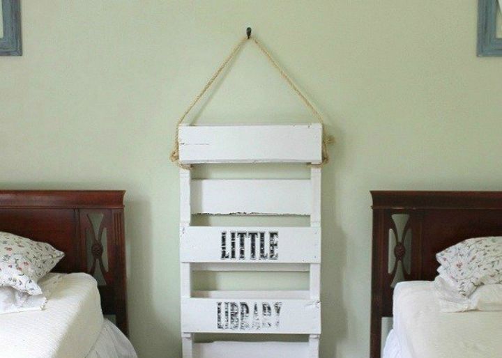 s stop everything these bookshelf redos are ah mazing, shelving ideas, storage ideas, Create a mini library out of pallets and rop