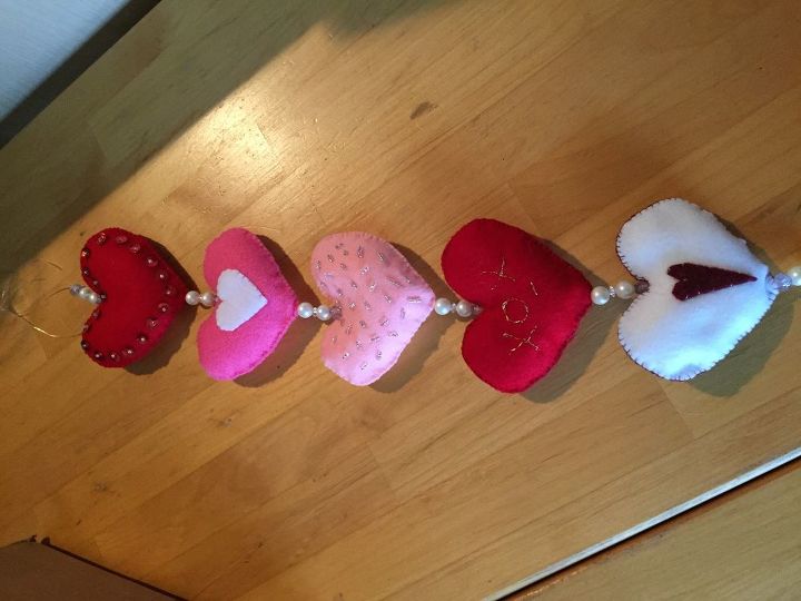 e hand made heart chains and valentine s cards, repurposing upcycling, seasonal holiday decor, valentines day ideas