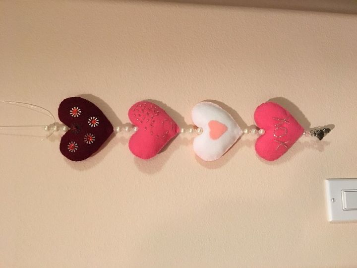 e hand made heart chains and valentine s cards, repurposing upcycling, seasonal holiday decor, valentines day ideas