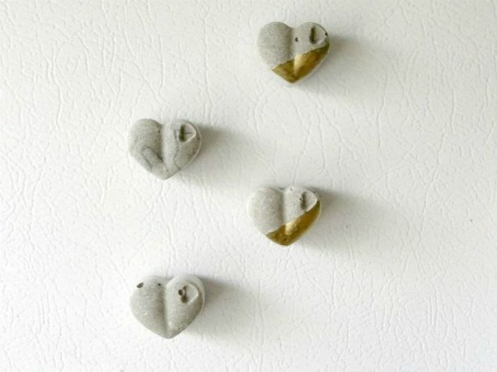 14 stunning ways to add cement to your home decor, Mix it into heart shaped magnets