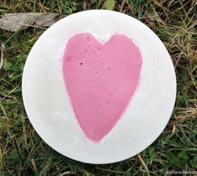 14 stunning ways to add cement to your home decor, Or pave it into a heart themed stepping stone