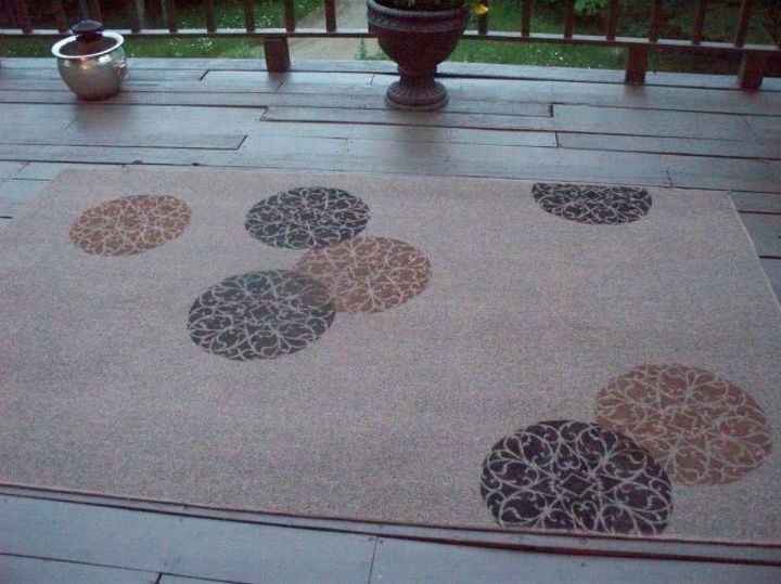 12 easy ways to upgrade your rug in less than 2 hours, Stencil a plain one with a medallion print