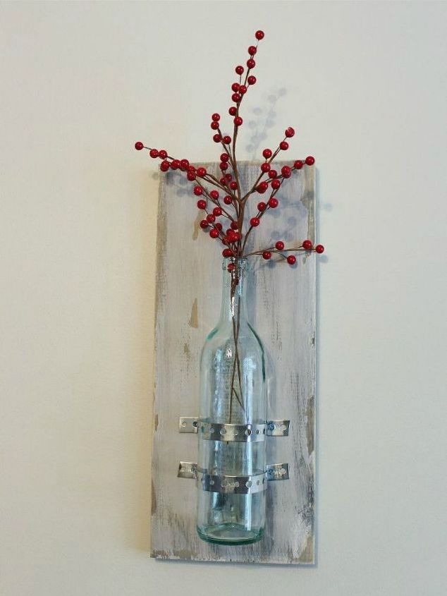 bebe estas son 14 cosas increbles que puedes hacer con tus botellas de vidrio, Convirtiendo botellas recicladas en una decoraci n de pared r stica y elegante