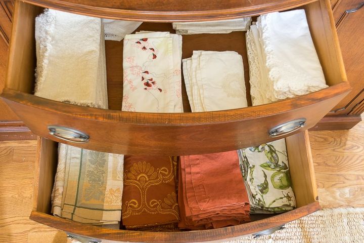 keep your table linens organized, organizing, painted furniture