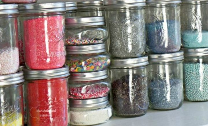 deshazte del desorden de la encimera de la cocina con 13 ingeniosas ideas de tarros, Usando Mason Jars para Organizar tus Galletas Cupcakes Sprinkles