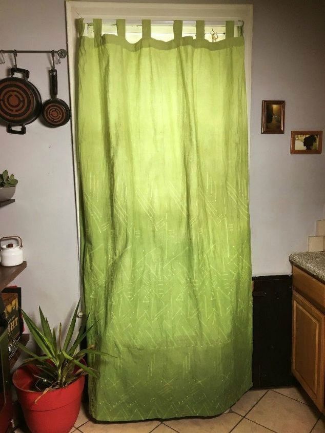 consigue el dormitorio de tus sueos con estas impresionantes ideas sobre telas, Cuelga unas divertidas cortinas batik ombre