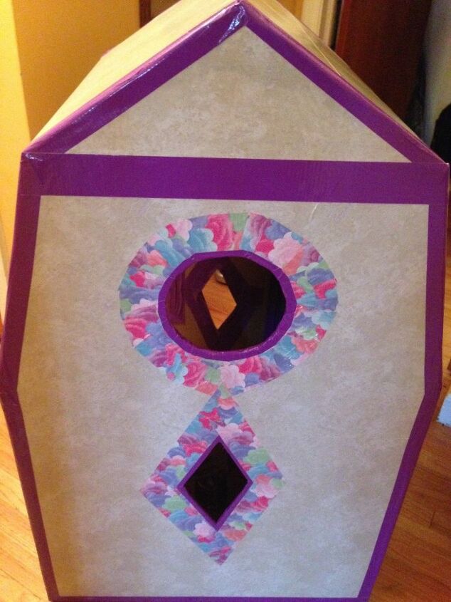 e very easy i used a box cutter so be careful
