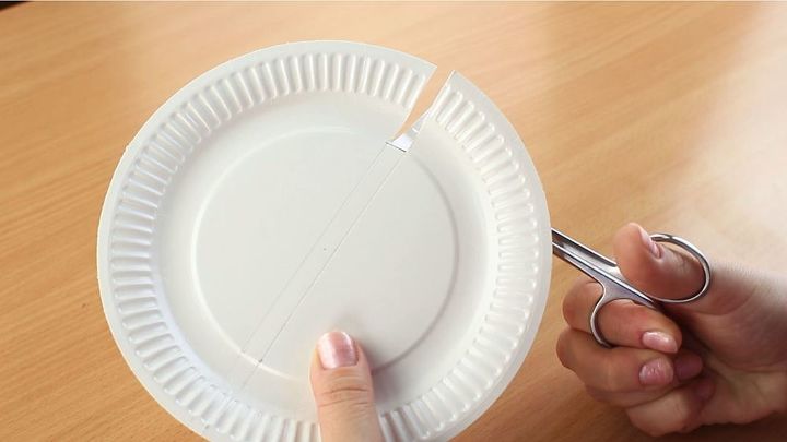 lmpada de alta tecnologia feita de um prato de papel