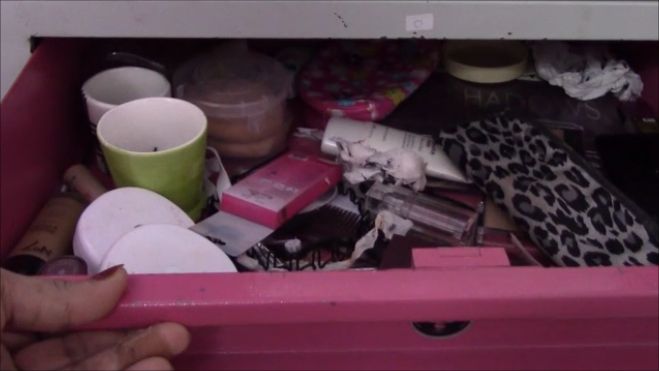 drawer divider diy instant organizer, organizing, Messy Drawers