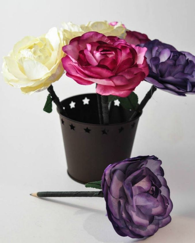 tired of wreaths here are 11 cute ways to decorate with faux flowers, Craft floral pens as a teacher s gift