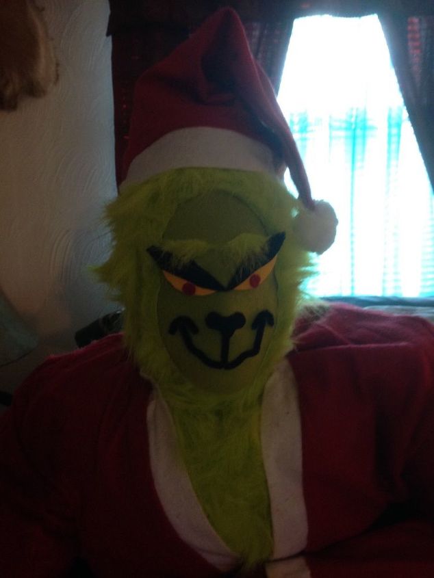 q grinch in the tree