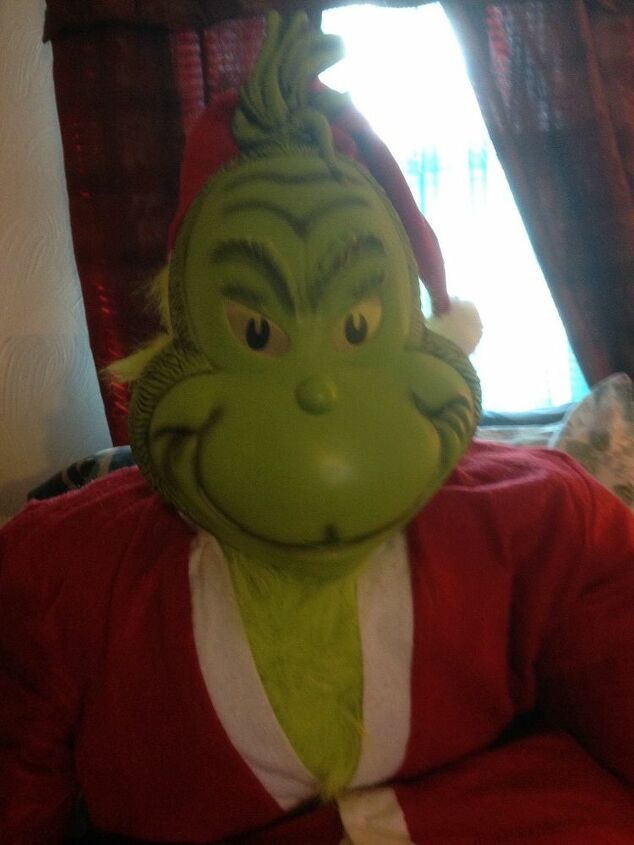 q grinch in the tree
