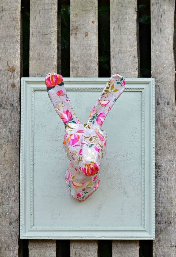 de ninguna manera estos estallidos de color fueron hechos con artculos de la tienda, Preciosa decoraci n primaveral para la pared una cabeza de conejo