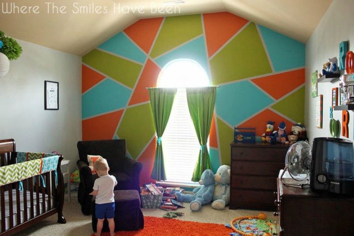 12 ideas para la pared del dormitorio que te van a enamorar, Pinta con formas geom tricas brillantes