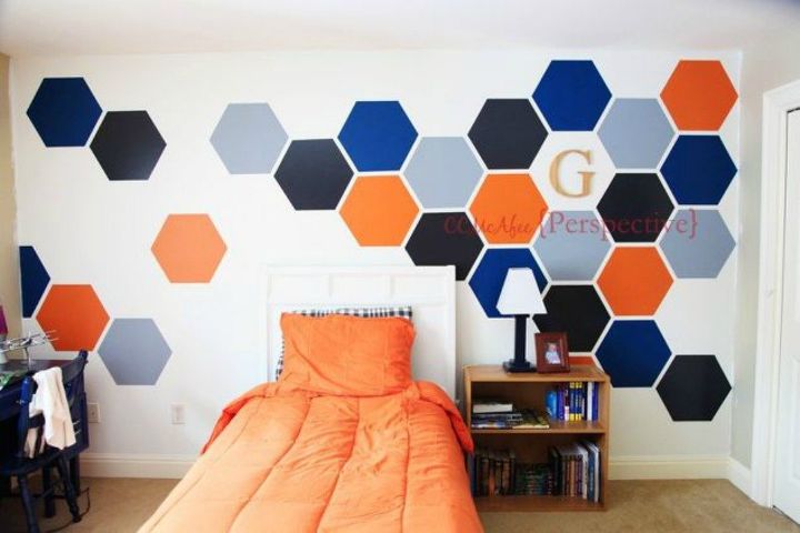 s 12 bedroom wall ideas you re so going to fall for, bedroom ideas, Trace a hexagon tray into a honeycomb accent