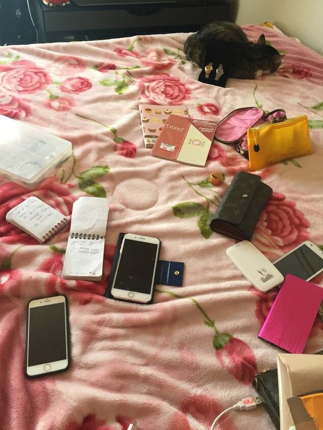 e never touch your cellphones if you want to finish to clean your room, cleaning tips
