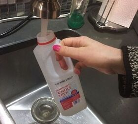 https://cdn-fastly.hometalk.com/media/2017/03/06/3768069/milk-jug-turned-into-a-watering-can.1.jpg?size=720x845&nocrop=1