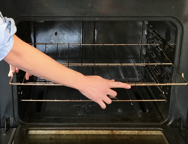 Cleaning Oven Racks In The Bathtub, How To Clean Oven Racks In Bathtub