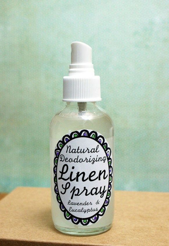 no vuelvas a comprar un producto de limpieza con estos 13 limpiadores ecolgicos, Receta de spray desodorante casero de lavanda para la ropa blanca