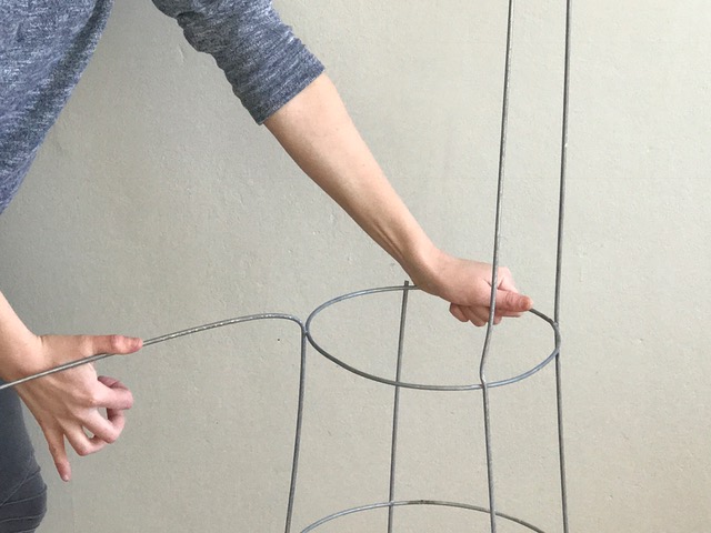 turn a tomato cage into a plant stand