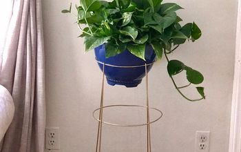 Turn a Tomato Cage Into a  Plant Stand