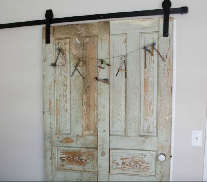 13 increbles transformaciones de puertas de armario que cambiarn tu habitacin, Estas encantadoras puertas correderas de armario vintage