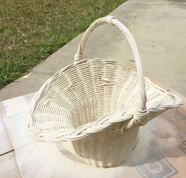 cesta de pscoa para decorar o gramado