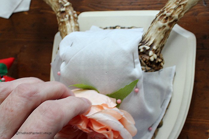 see how easy it is to decorate an antler for spring
