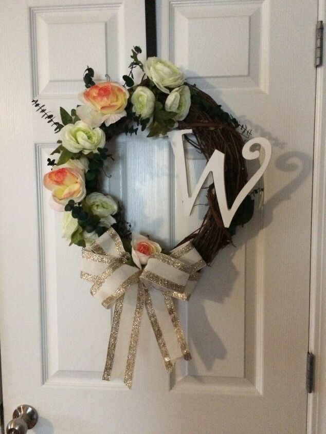 e alphabet wreath