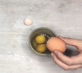 jarrones con huevos colgantes