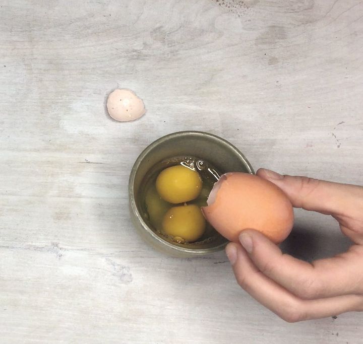 vasos de ovos pendurados