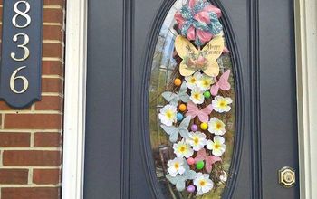 Bricolaje de Pascua con vides vintage en la puerta