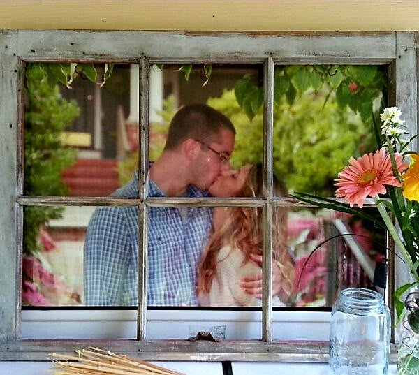 vintage rustic diy wedding party decor, Mi ventana de la granja con una imagen detr s de ella