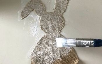 Crea una decoración de Pascua fácil de hacer - Cartel de arpillera/conejo de arce