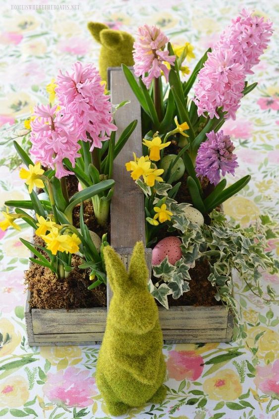 crea un facil centro de mesa con flores de primavera para pascua