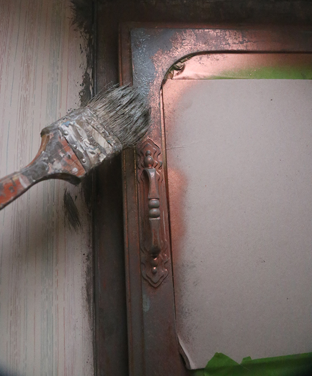 porta e espelho de cobre antigo descolado