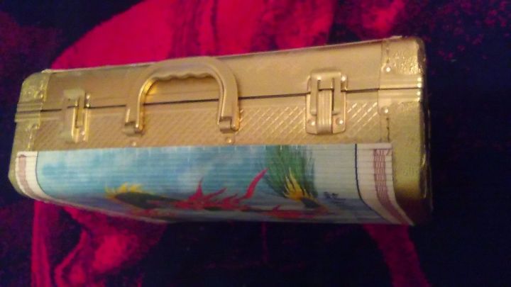 maleta pequea upcyled con calendarios vintage