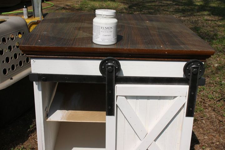sliding barn door side table, i used and entire pint