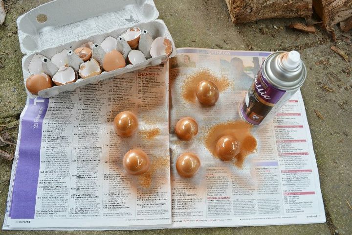 cscaras de huevo transformadas en decoracin de mesa de pascua