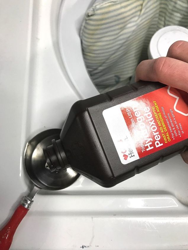 whiten yellowed pillows without bleach