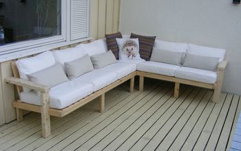 Outdoor Sofa Made From Pallet Wood