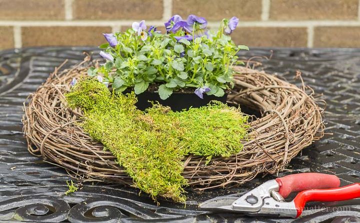 make your own living wreath planter