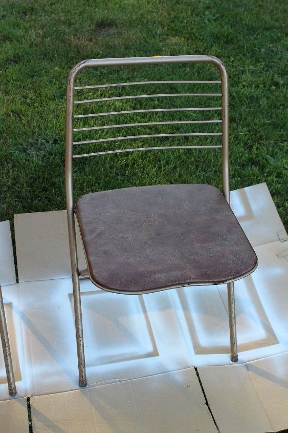 cadeiras dobrveis vintage recebem uma reforma