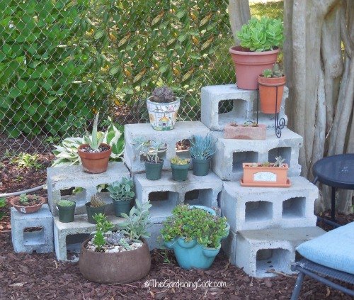 lecho de jardin elevado con bloques de cemento