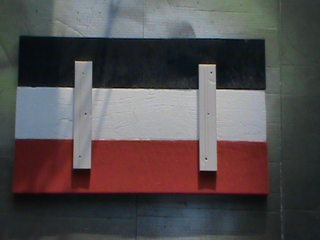 sinal patritico vermelho branco e azul feito com madeira de palete